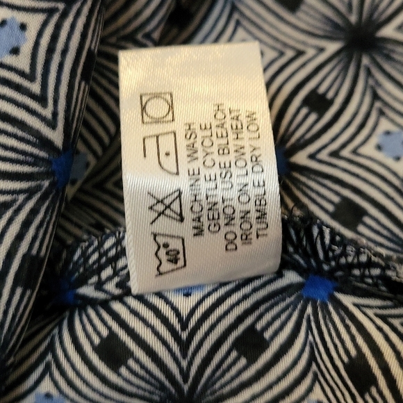 3/$30 VIOLET & CLAIRE Optical Illusion Split Neck Long Sleeve Blouse - Picture 8 of 12